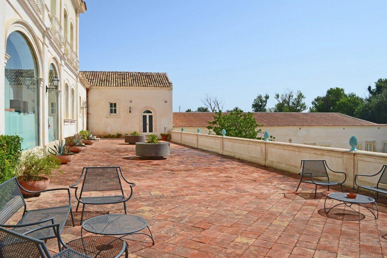 Borgo Di Luce I Monasteri Golf Resort & Spa Syracuse Extérieur photo The terrace