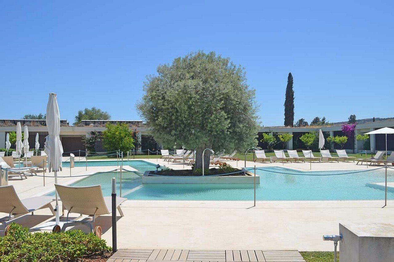 Borgo Di Luce I Monasteri Golf Resort & Spa Syracuse Extérieur photo The pool at the hotel