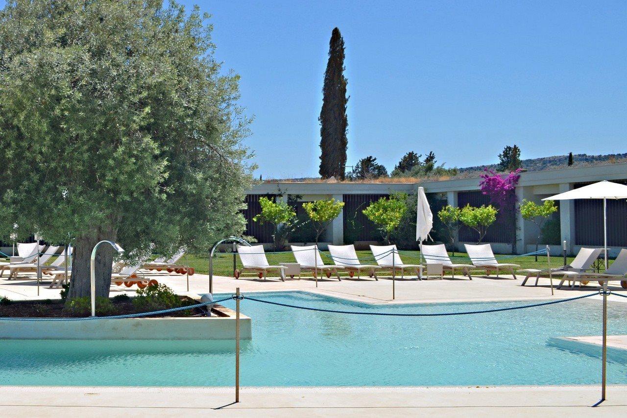 Borgo Di Luce I Monasteri Golf Resort & Spa Syracuse Extérieur photo The pool at the hotel