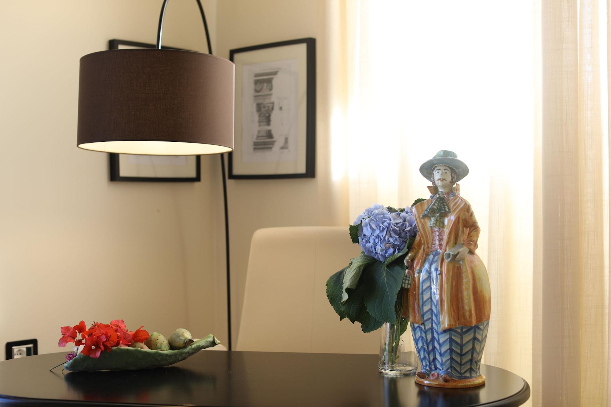Borgo Di Luce I Monasteri Golf Resort & Spa Syracuse Extérieur photo A floor lamp