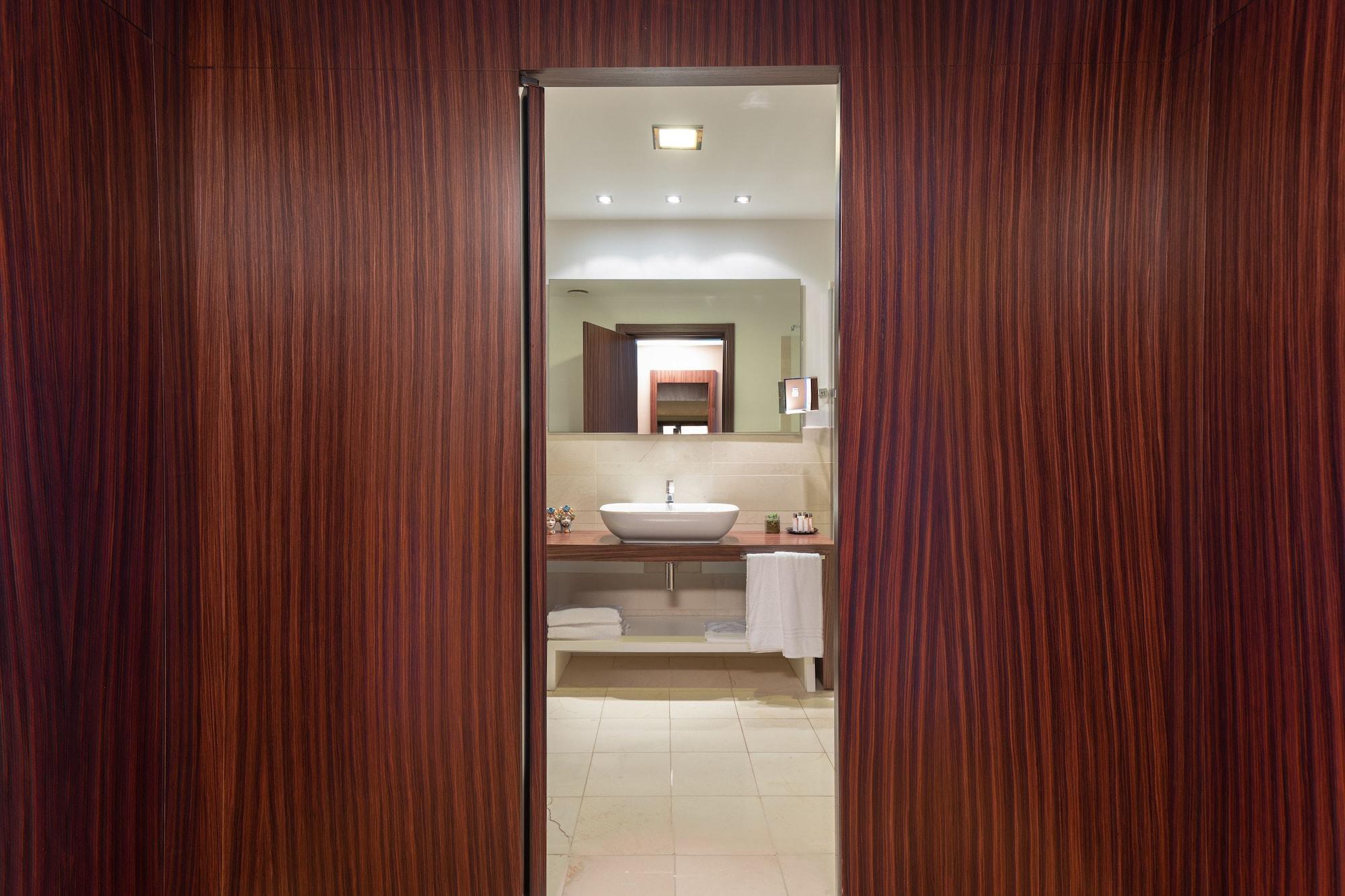 Borgo Di Luce I Monasteri Golf Resort & Spa Syracuse Extérieur photo A pocket door