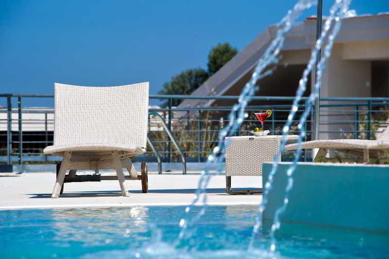 Borgo Di Luce I Monasteri Golf Resort & Spa Syracuse Extérieur photo The pool at the hotel