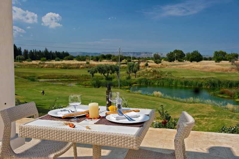 Borgo Di Luce I Monasteri Golf Resort & Spa Syracuse Extérieur photo View of the golf course