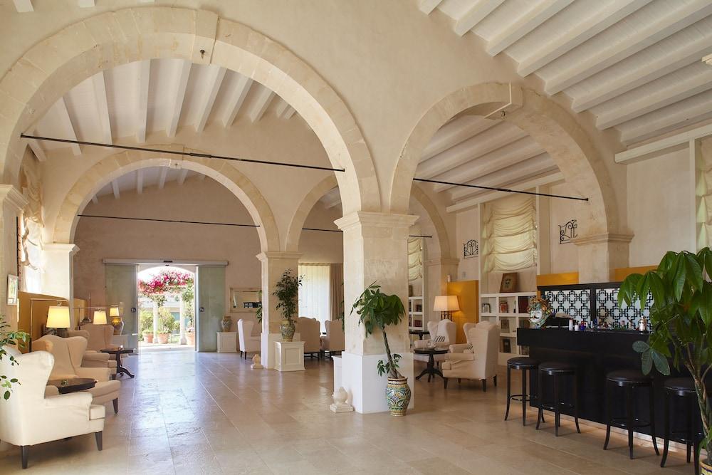 Borgo Di Luce I Monasteri Golf Resort & Spa Syracuse Extérieur photo The interior of the hotel