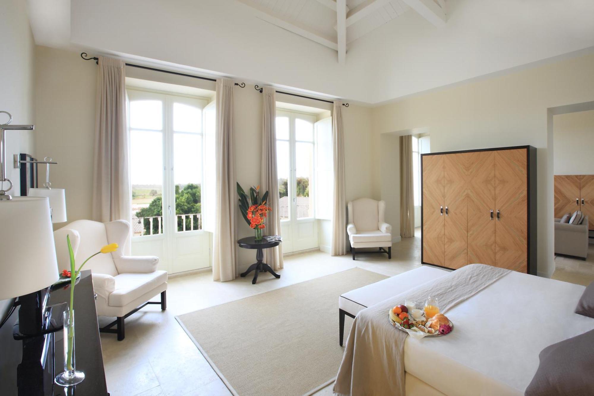 Borgo Di Luce I Monasteri Golf Resort & Spa Syracuse Extérieur photo A room at the Hotel de Crillon