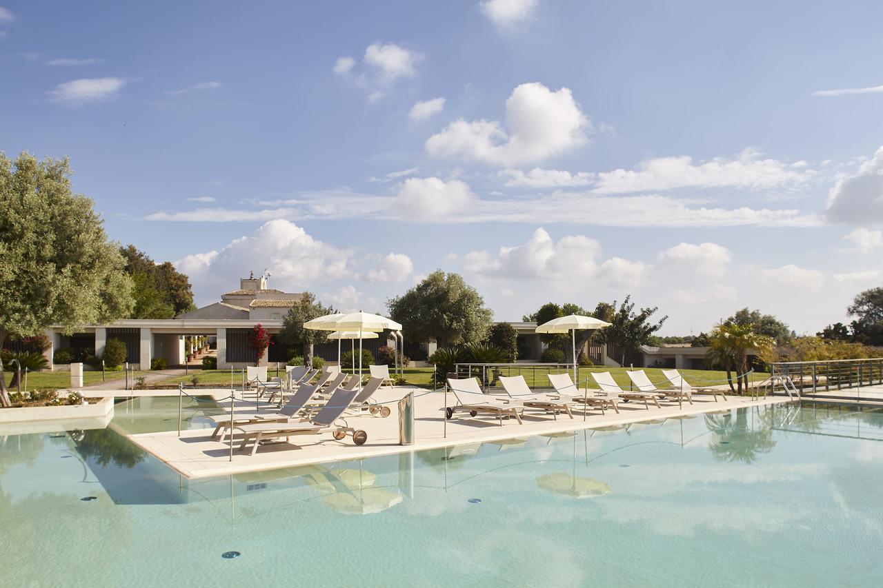 Borgo Di Luce I Monasteri Golf Resort & Spa Syracuse Extérieur photo The swimming pool at the resort