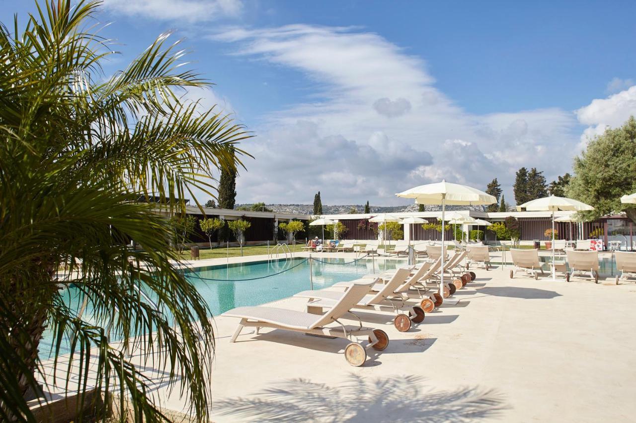 Borgo Di Luce I Monasteri Golf Resort & Spa Syracuse Extérieur photo The pool at the Hotel de la Plage