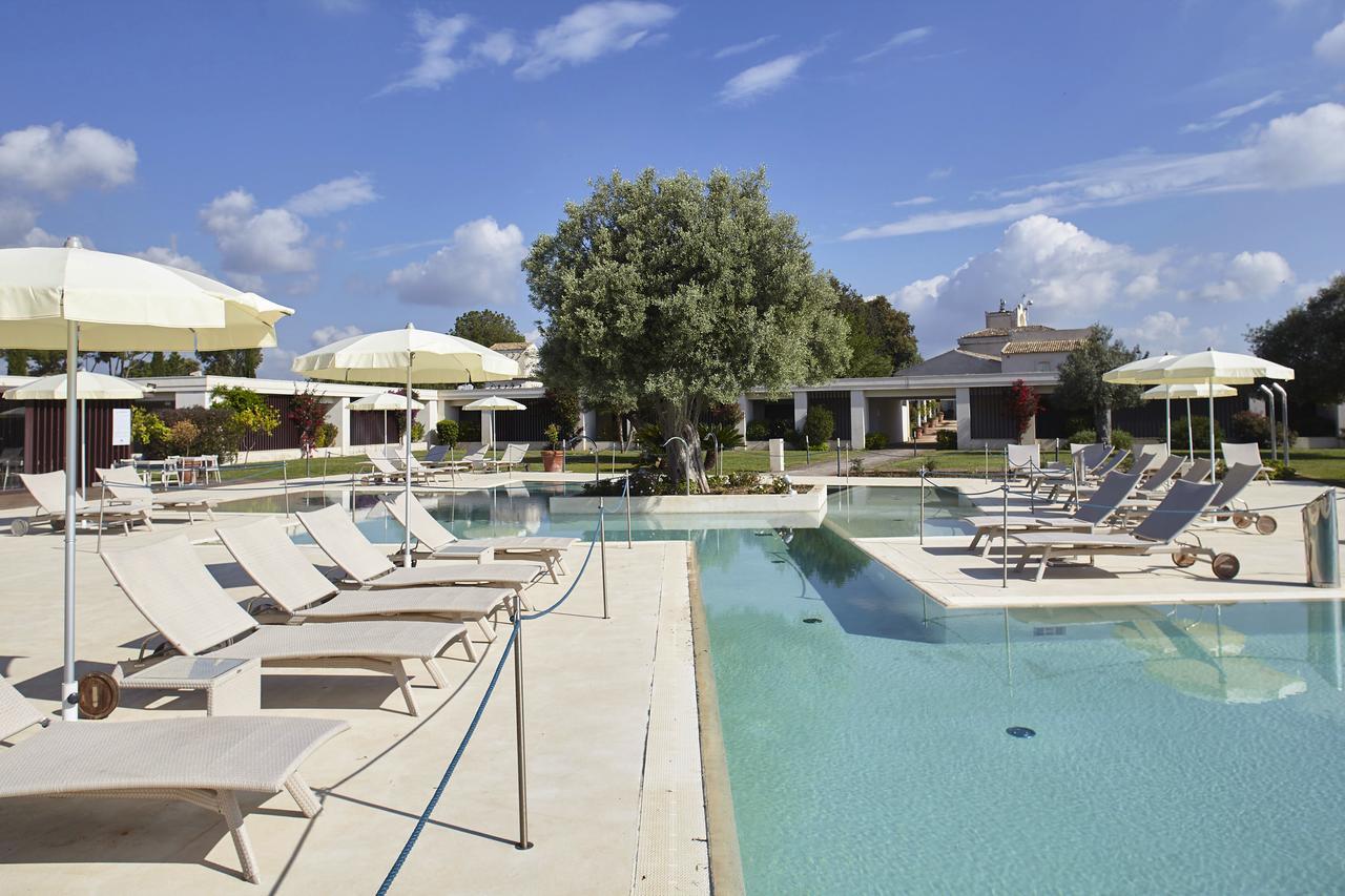 Borgo Di Luce I Monasteri Golf Resort & Spa Syracuse Extérieur photo The swimming pool at the resort