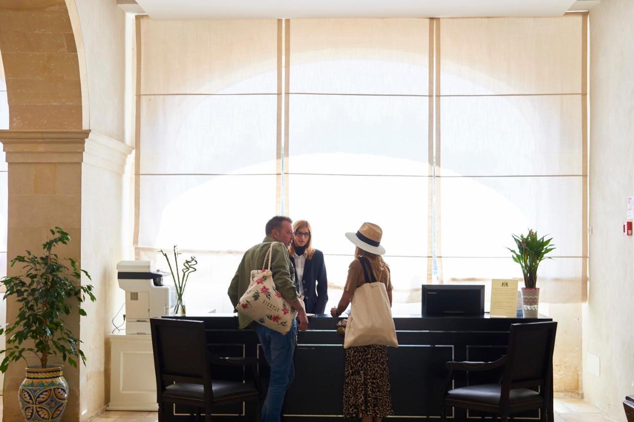 Borgo Di Luce I Monasteri Golf Resort & Spa Syracuse Extérieur photo A hotel reception