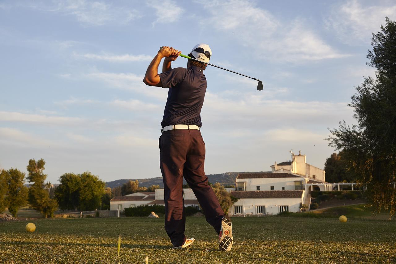 Borgo Di Luce I Monasteri Golf Resort & Spa Syracuse Extérieur photo Golf player