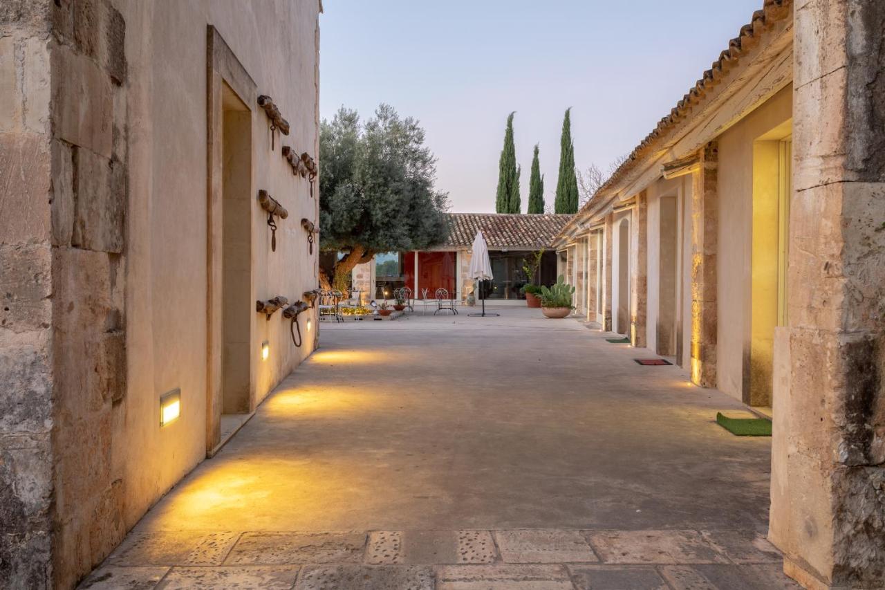 Borgo Di Luce I Monasteri Golf Resort & Spa Syracuse Extérieur photo The courtyard of the museum