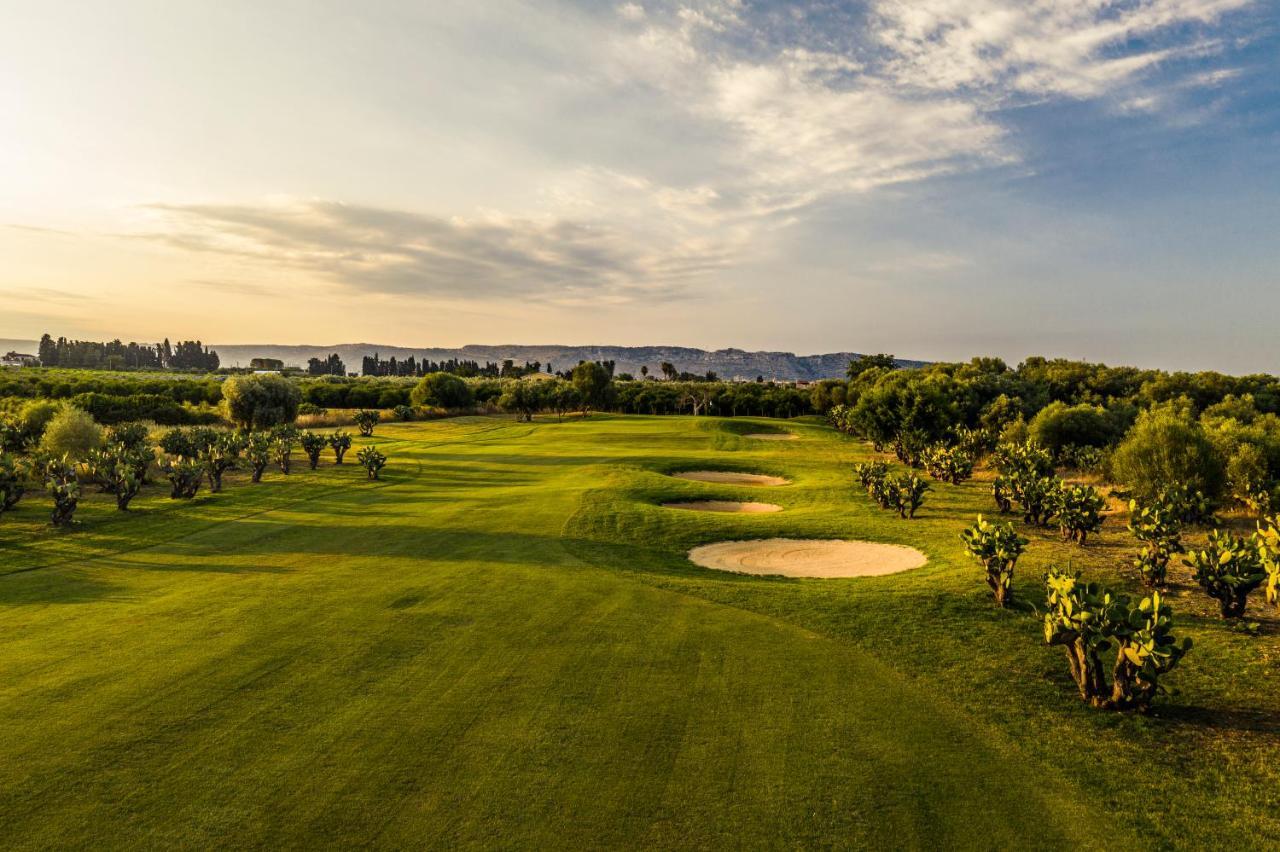 Borgo Di Luce I Monasteri Golf Resort & Spa Syracuse Extérieur photo Golf course in Mallorca